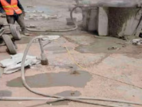 洪梅镇水泥混凝土路面板底注浆技术 路面脱空注浆整治方案