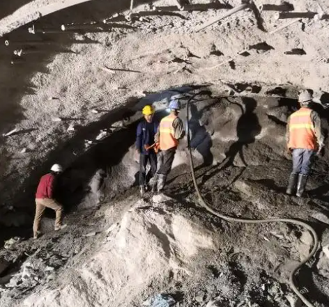 洪梅镇隧道拱顶带模注浆料，微膨胀注浆料的特点及施工工艺